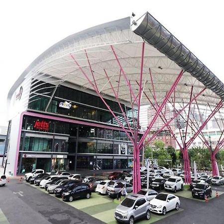 Siam Stadium Hostel Bangkok Luaran gambar