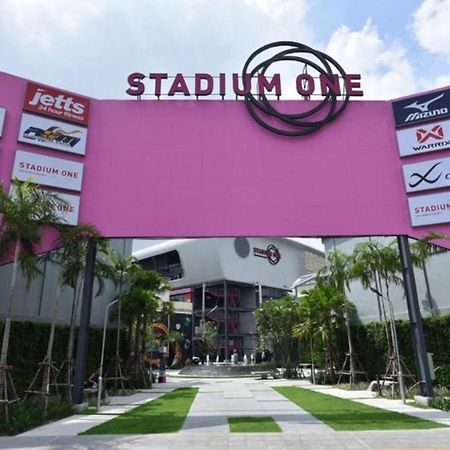 Siam Stadium Hostel Bangkok Luaran gambar