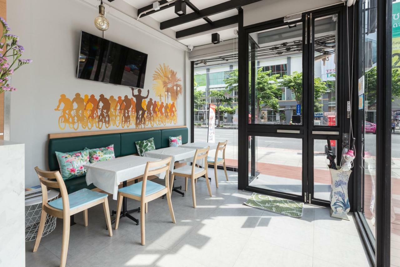 Siam Stadium Hostel Bangkok Luaran gambar