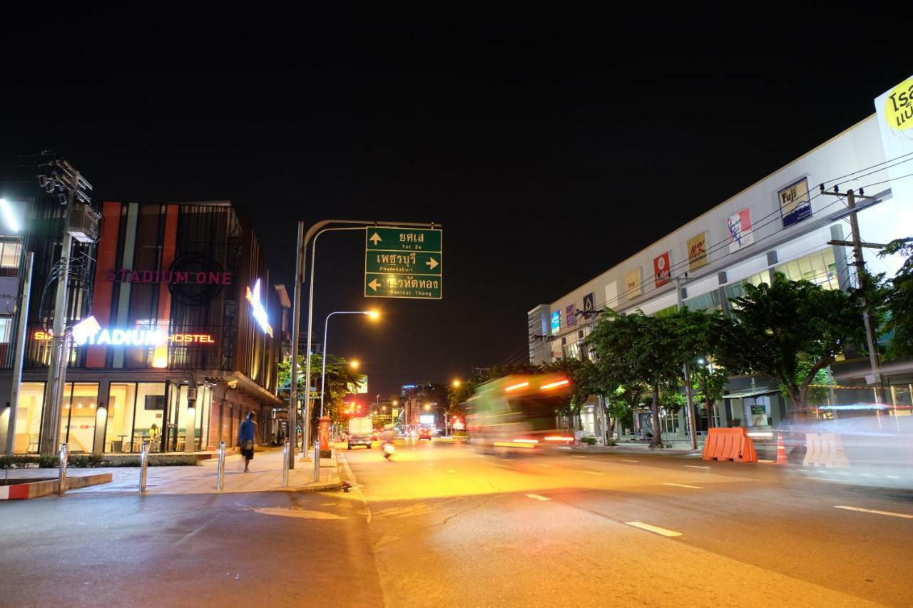 Siam Stadium Hostel Bangkok Luaran gambar