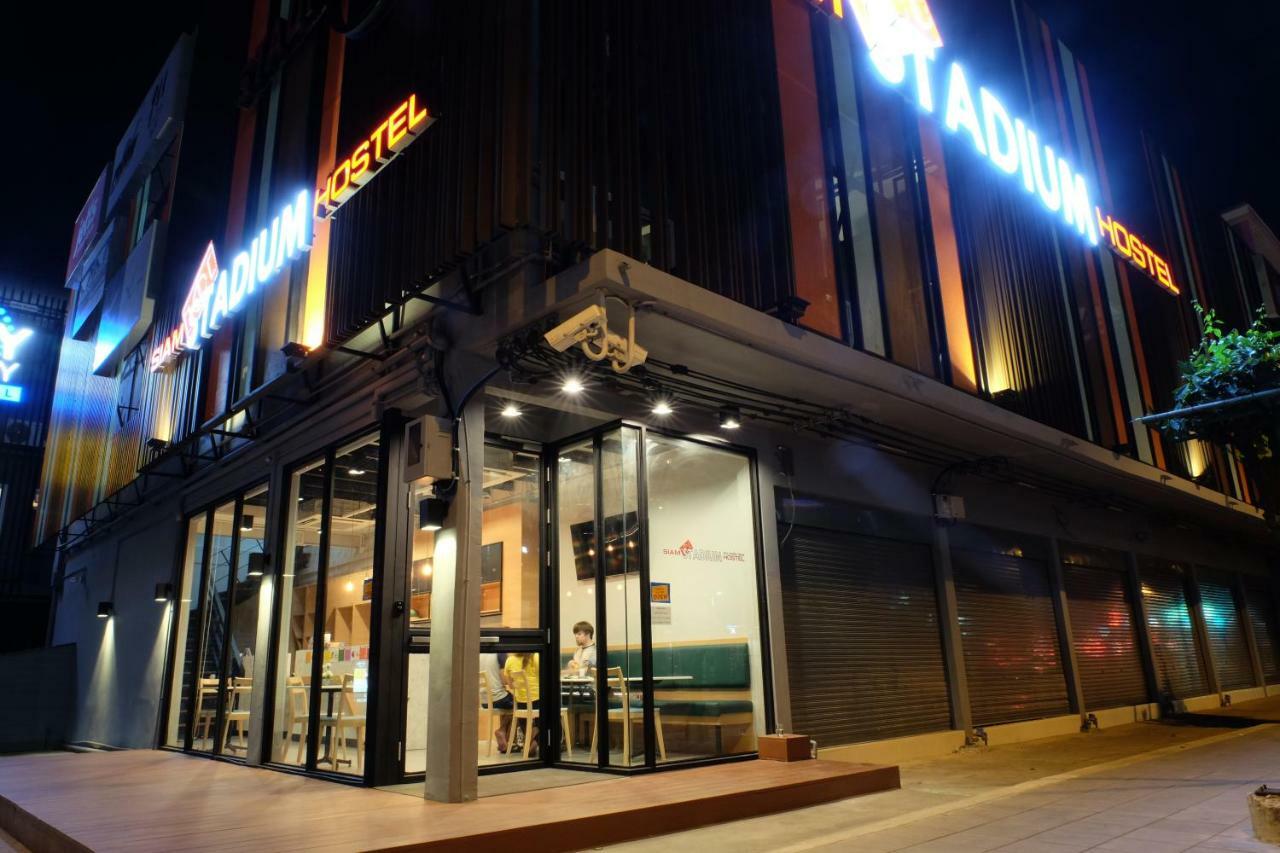 Siam Stadium Hostel Bangkok Luaran gambar