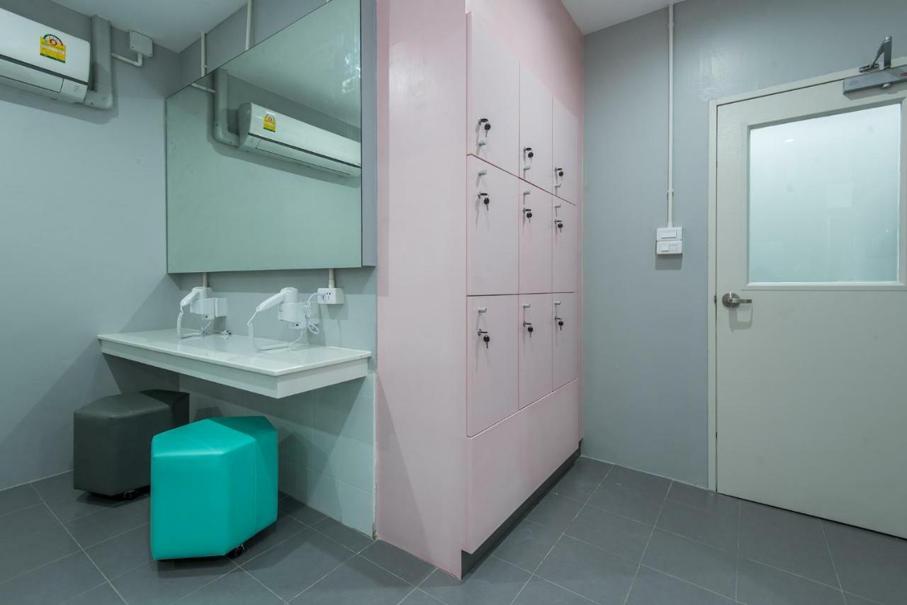 Siam Stadium Hostel Bangkok Luaran gambar